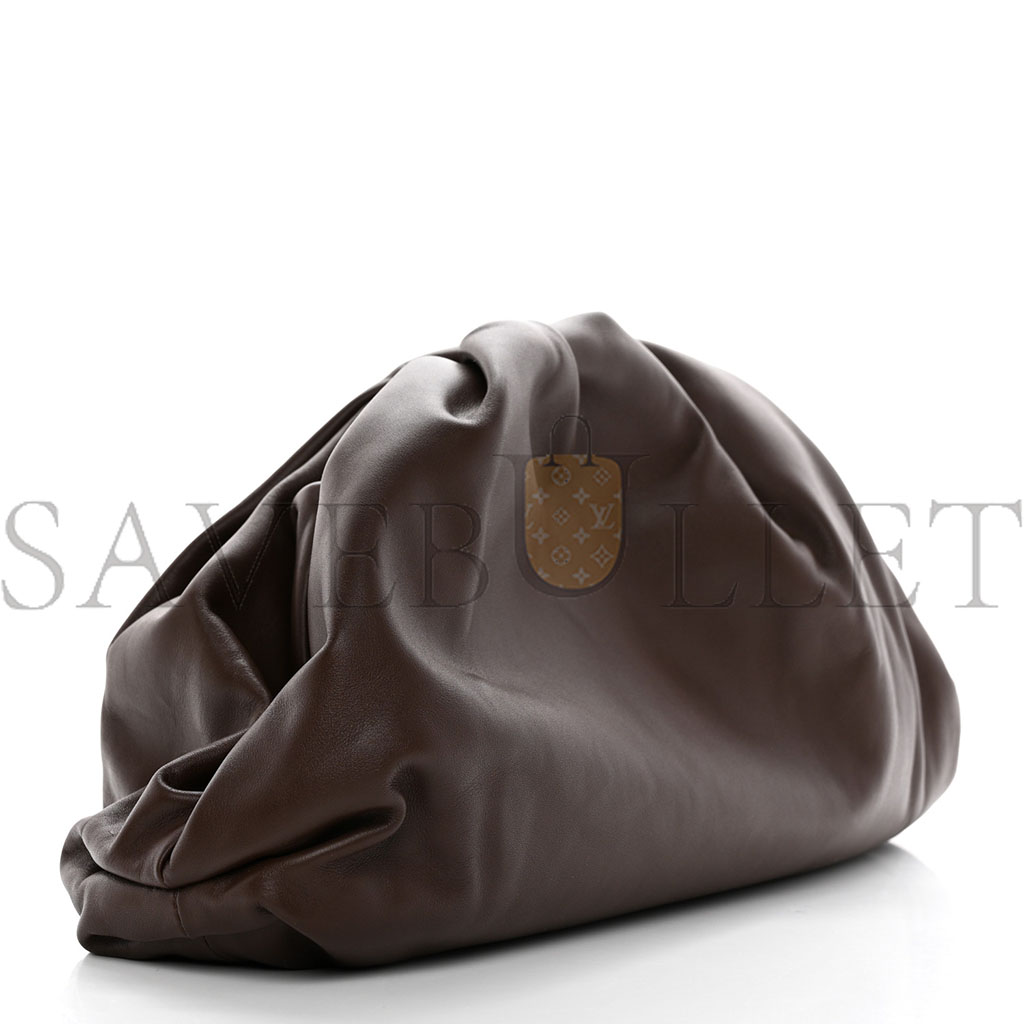 bo*te*ga Ve*ne*ta smooth butter calf the pouch oversized clutch brownie (39*19*9cm)
