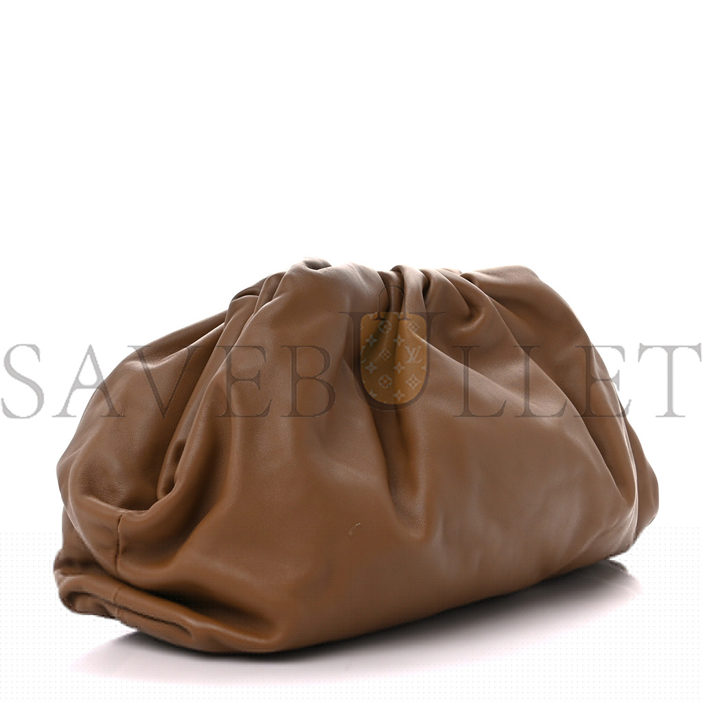 bo*te*ga Ve*ne*ta smooth butter calf the pouch oversized clutch teak (39*19*9cm)