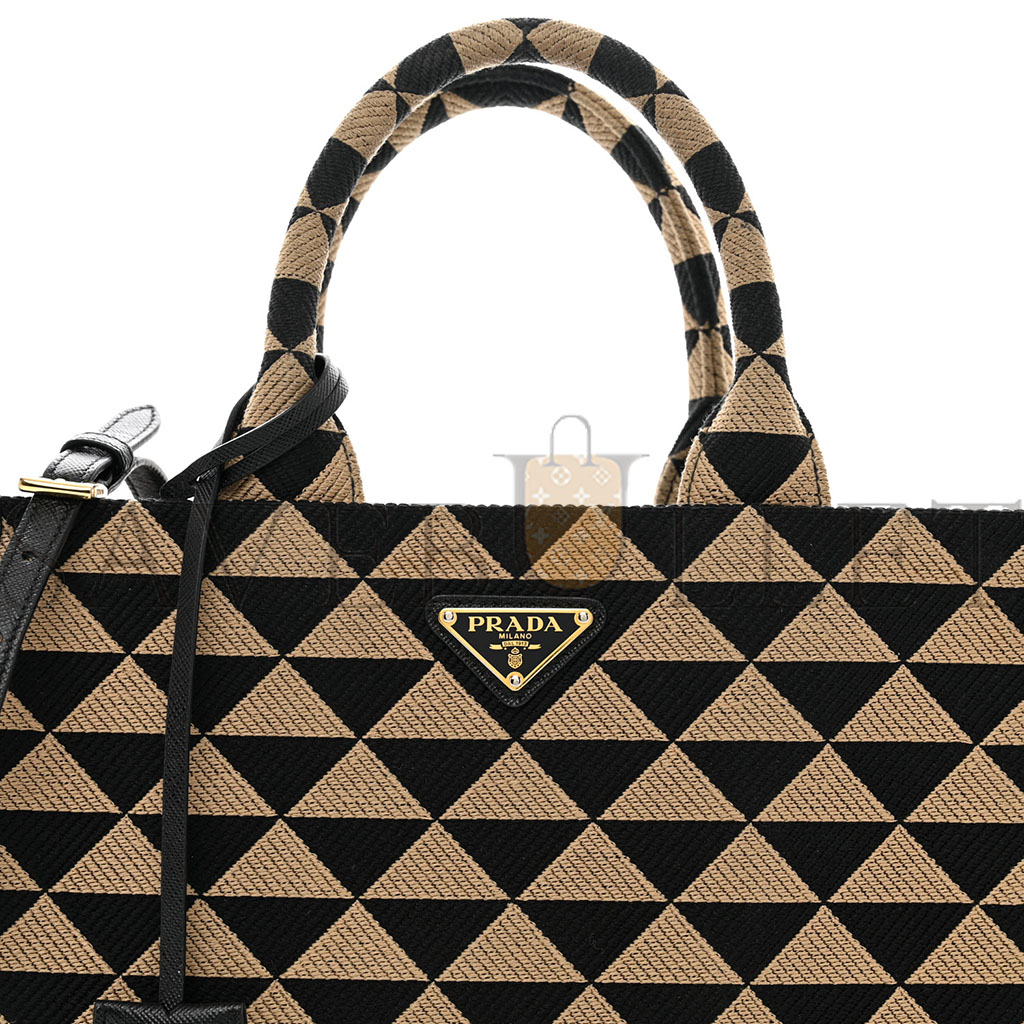 Pra*a jacquard saffiano triangolo symbole embroidered small tote black corda (29*22*9cm)
