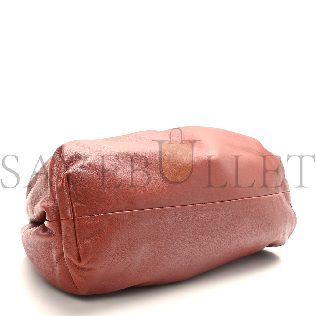bo*te*ga Ve*ne*ta smooth butter calf the pouch oversized clutch rust (38*18*9cm)