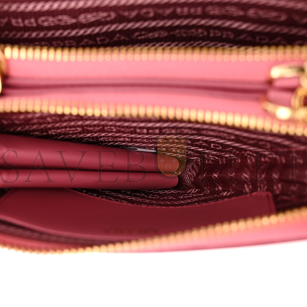 Pra*a raffia effect yarn crochet mini triangle pouch petal pink (15*10*5cm)