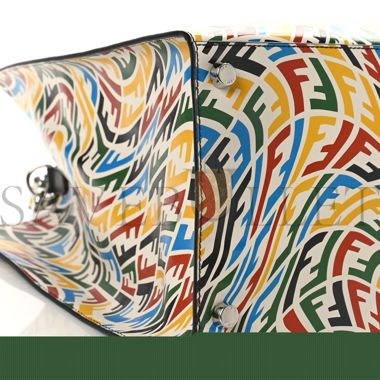 F**di x sarah coleman vitello grace light ff vertigo shopping tote white ice multicolor (40*34*18cm)