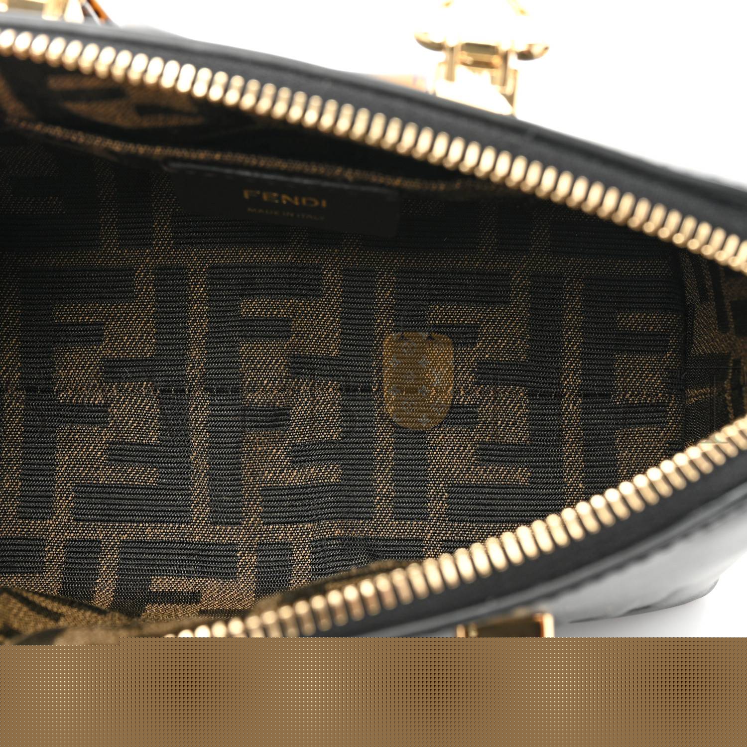 F**di vitello king plexiglass logo embossed mini by the way top handle boston bag black (18*11*8cm)