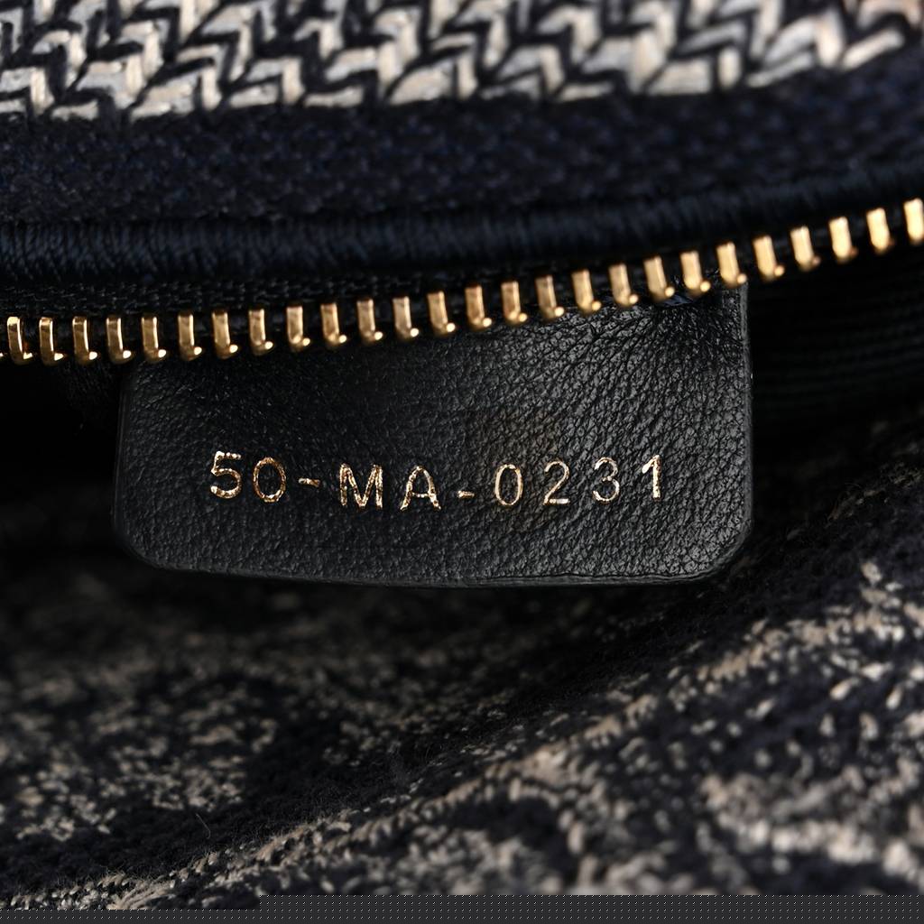 D*or toile de jouy embroidered medium lady d-lite blue (23*20*11.4cm)