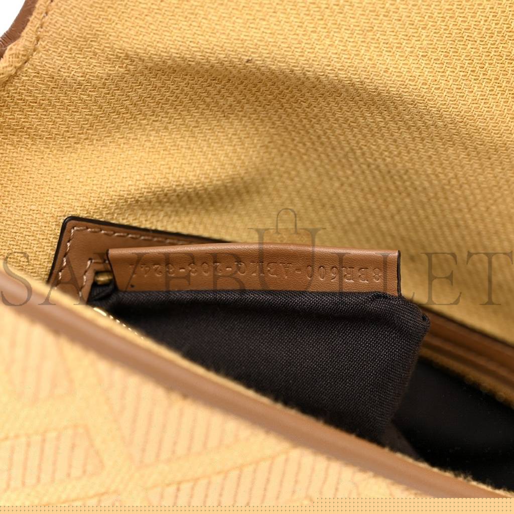 F**di raffia vitello king lucido ff embroidered baguette grano sand (28*15*6cm)